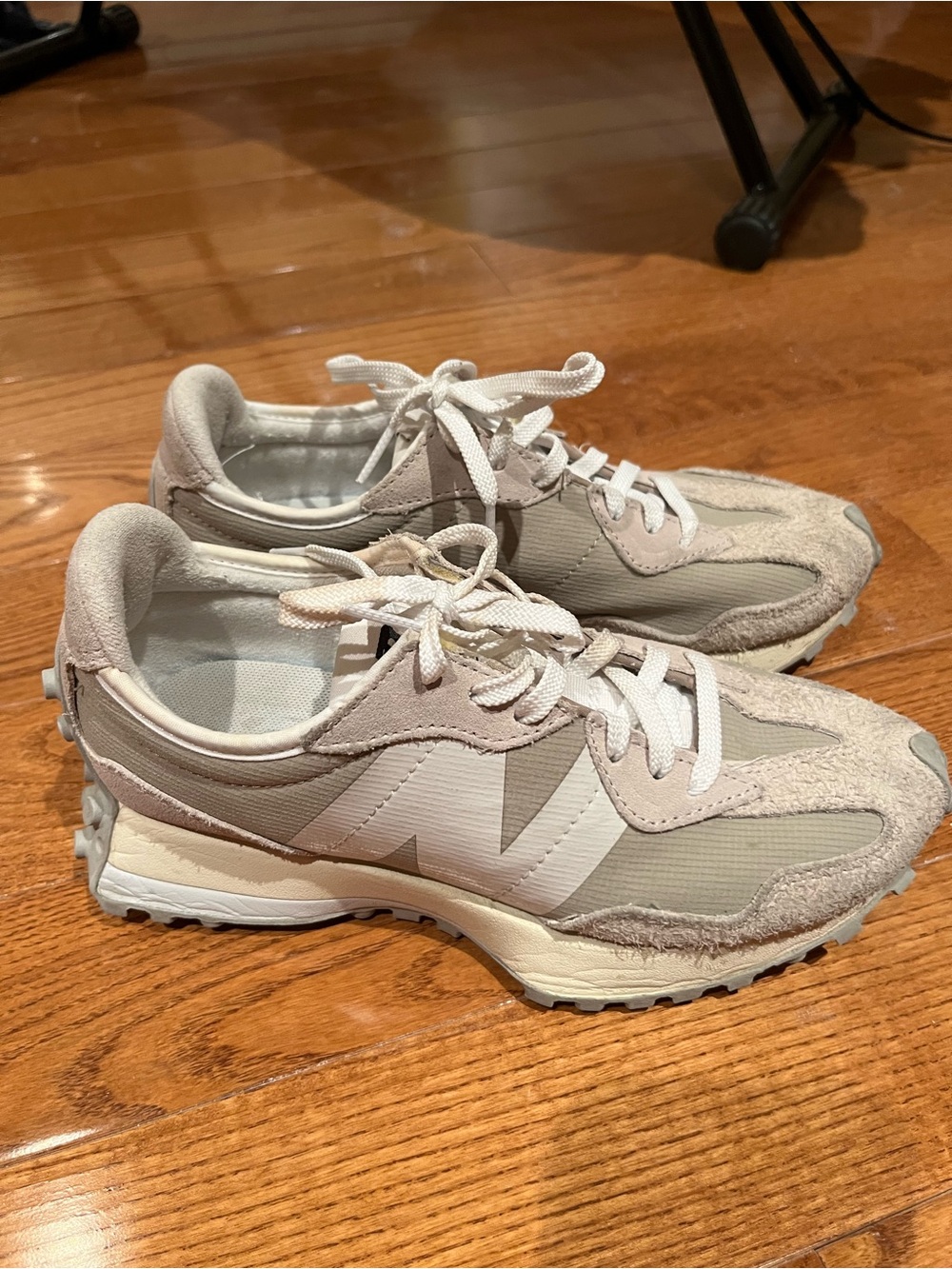 New Balance Women's Light Beige & Cream Retro Sneakers